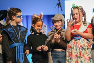 2020-3-11-ZE-UH-hpw-Musical-Felicitas-Franz Findig-Emma Watson