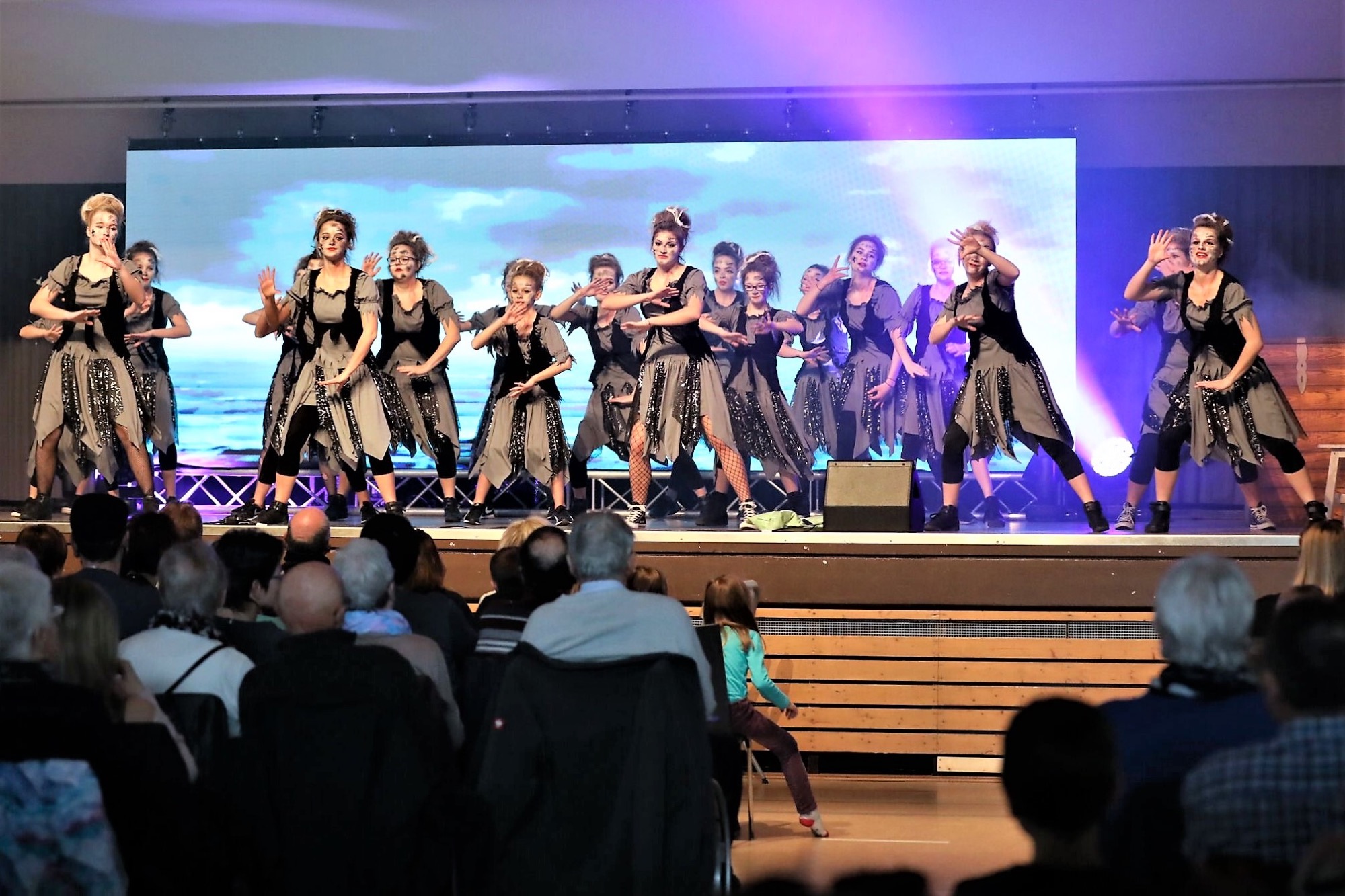 2020-3-11-ZE-UH-hpw-Musical-felicitas-Piratinnen-Tanz3