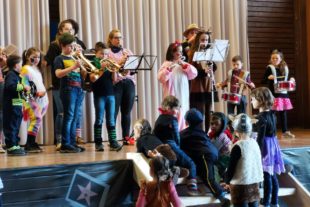 2020-3-2-NO-Vera Granzow-Fasentnachlese-Kinderball Auftritt der Trachtenkapelle