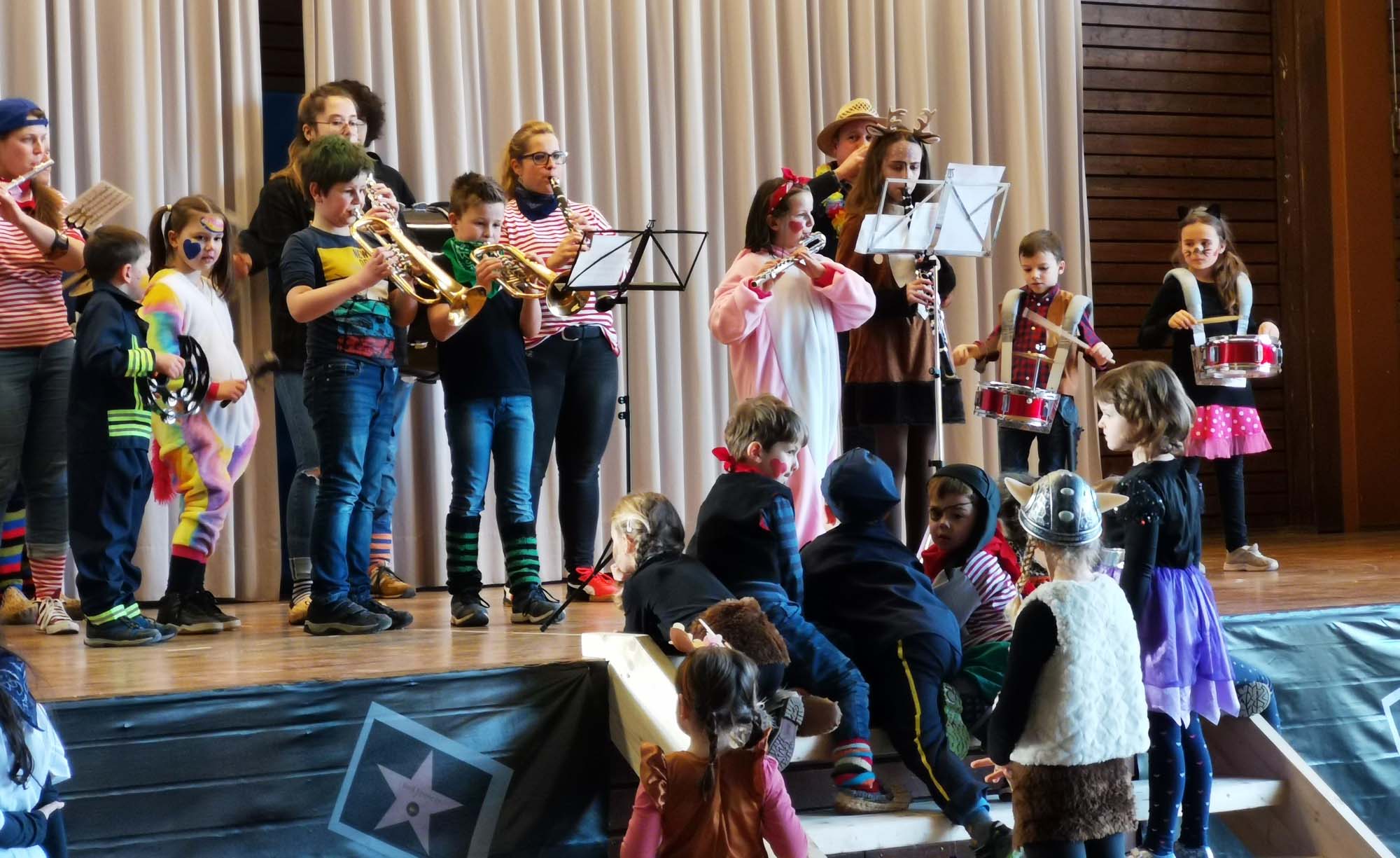 2020-3-2-NO-Vera Granzow-Fasentnachlese-Kinderball Auftritt der Trachtenkapelle