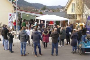 2020-3-2-ZE-UE-Martin Huber-Musikverein-Storch stellen Anja (1)