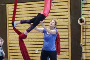 2020-3-20-ZE-UH-GS Unterharmersbach-Zirkusprojekt-Zirkusbild 3 gesprüft Datenschutz