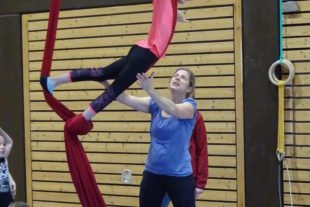 2020-3-20-ZE-UH-GS Unterharmersbach-Zirkusprojekt-Zirkusbild 3 gesprüft Datenschutz