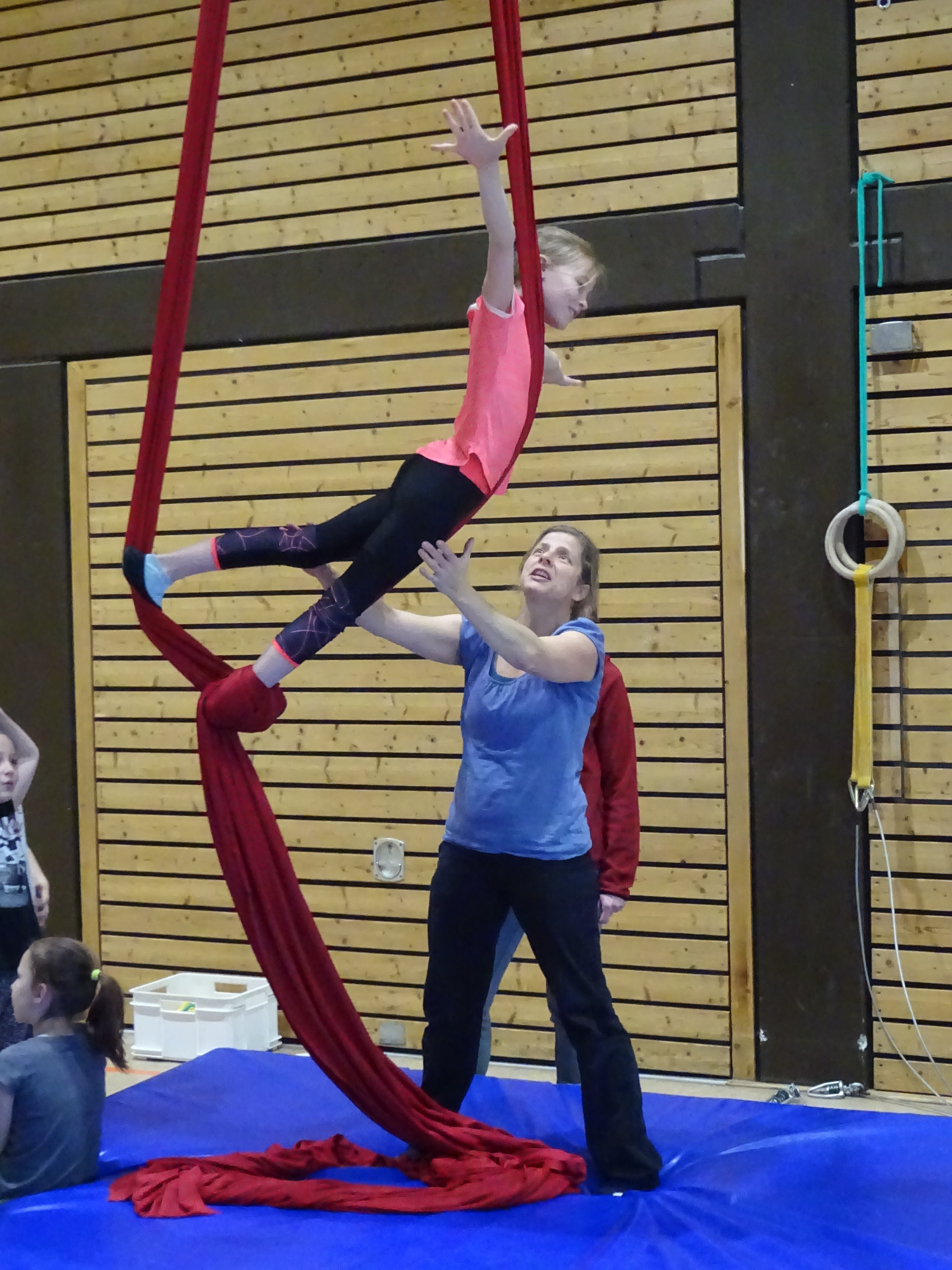 2020-3-20-ZE-UH-GS Unterharmersbach-Zirkusprojekt-Zirkusbild 3 gesprüft Datenschutz