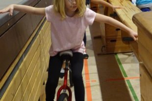 2020-3-20-ZE-UH-GS Unterharmersbach-Zirkusprojekt-Zirkusbild2 geprüft Datenschutz