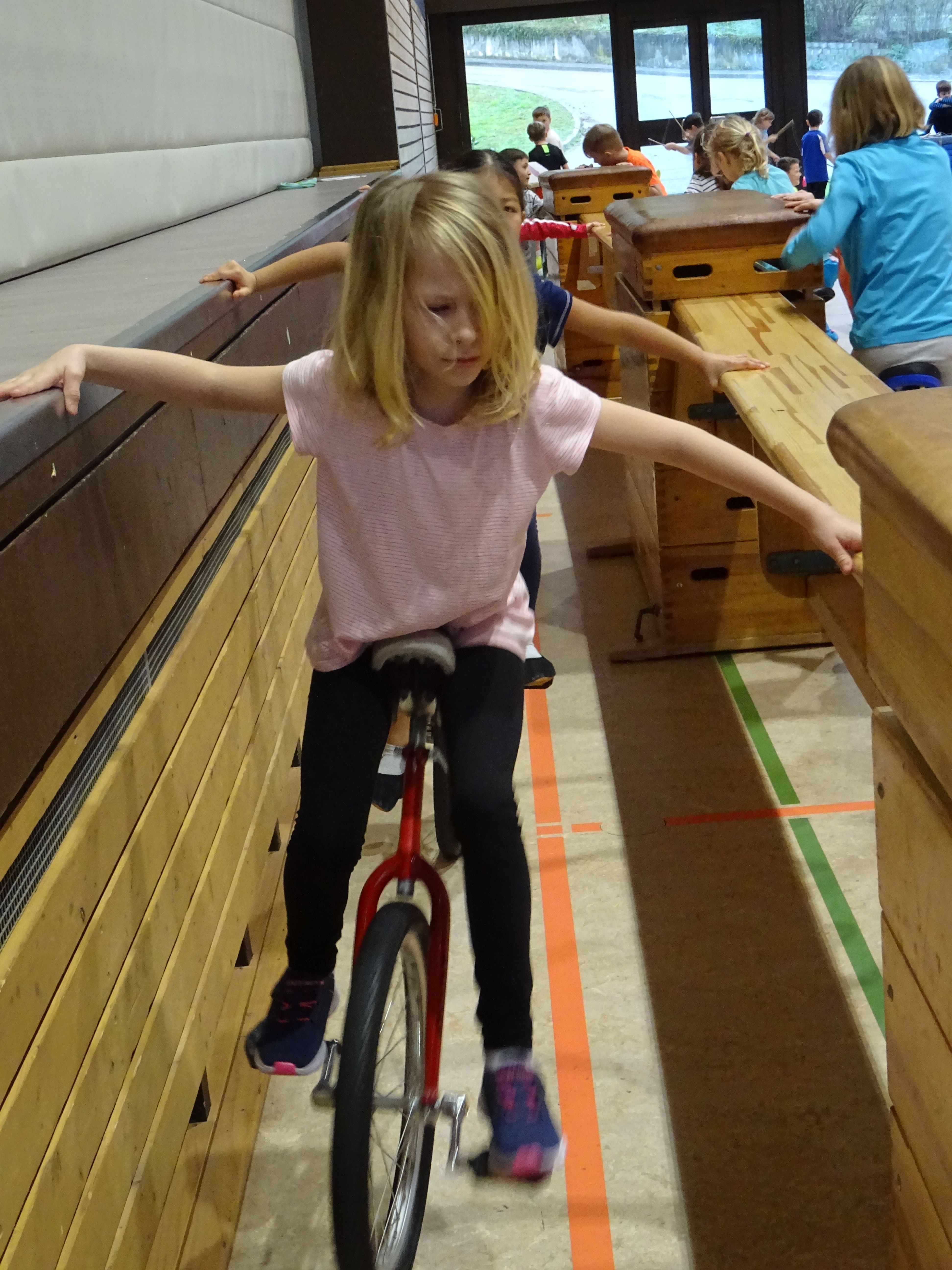 2020-3-20-ZE-UH-GS Unterharmersbach-Zirkusprojekt-Zirkusbild2 geprüft Datenschutz