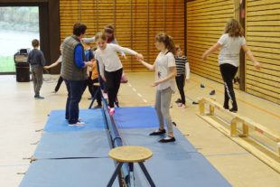 2020-3-20-ZE-UH-GS Unterharmersbach-Zirkusprojekt-Zirkusbild4 gesprüft Datenschutz