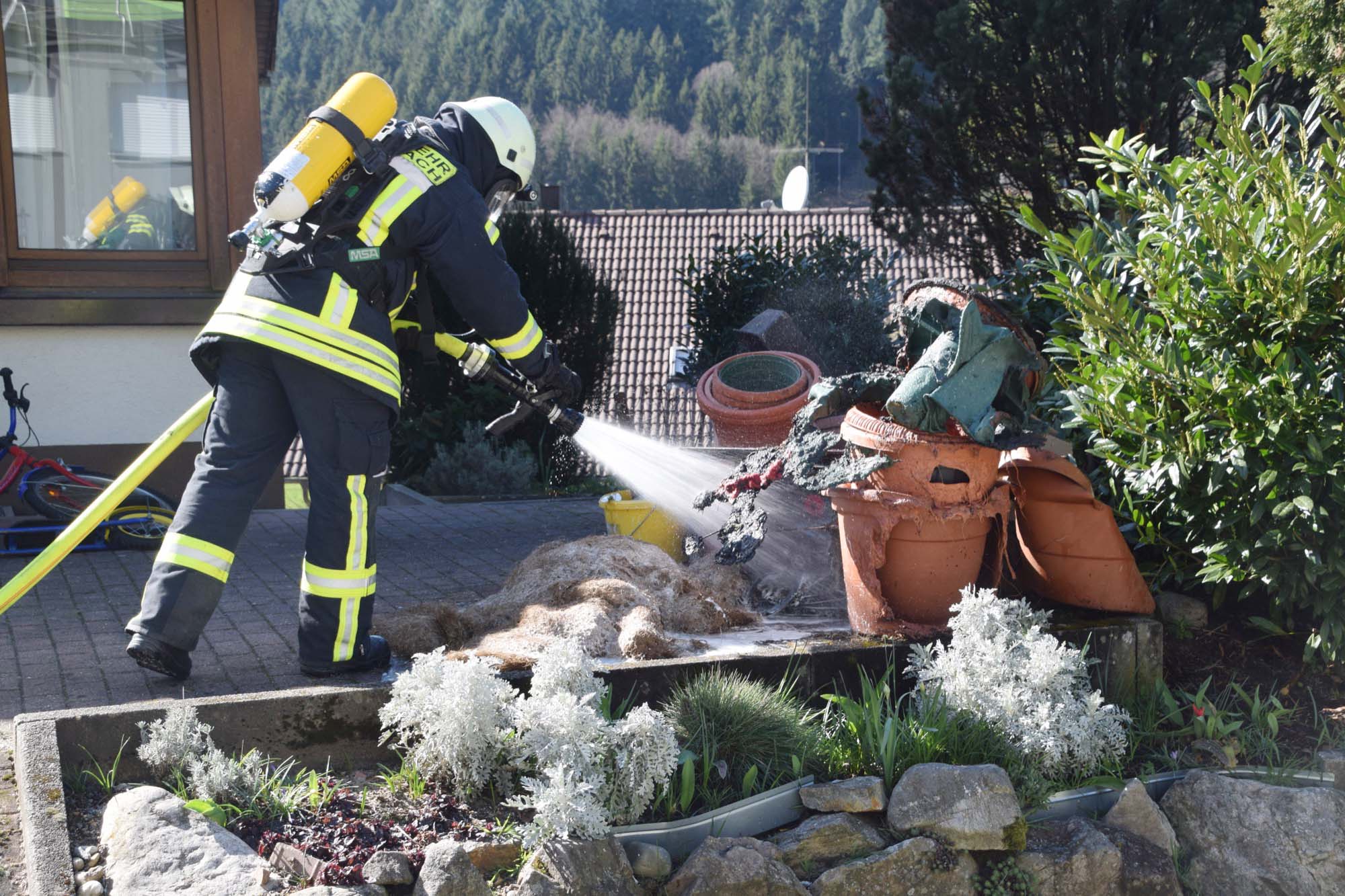 2020-3-25-NO-hv-Feuerwehreinsatz im Neubaugebiet Grafenberg-DSC_0563