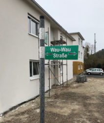 »Am Sportplatz« wird »Wau-Wau-Straße«