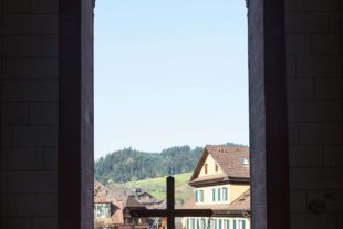 2020-4-14-OH-kal-Karfreitag-Corona-Kreuz-Pfarrkirche-zzzvkMG8A3967b