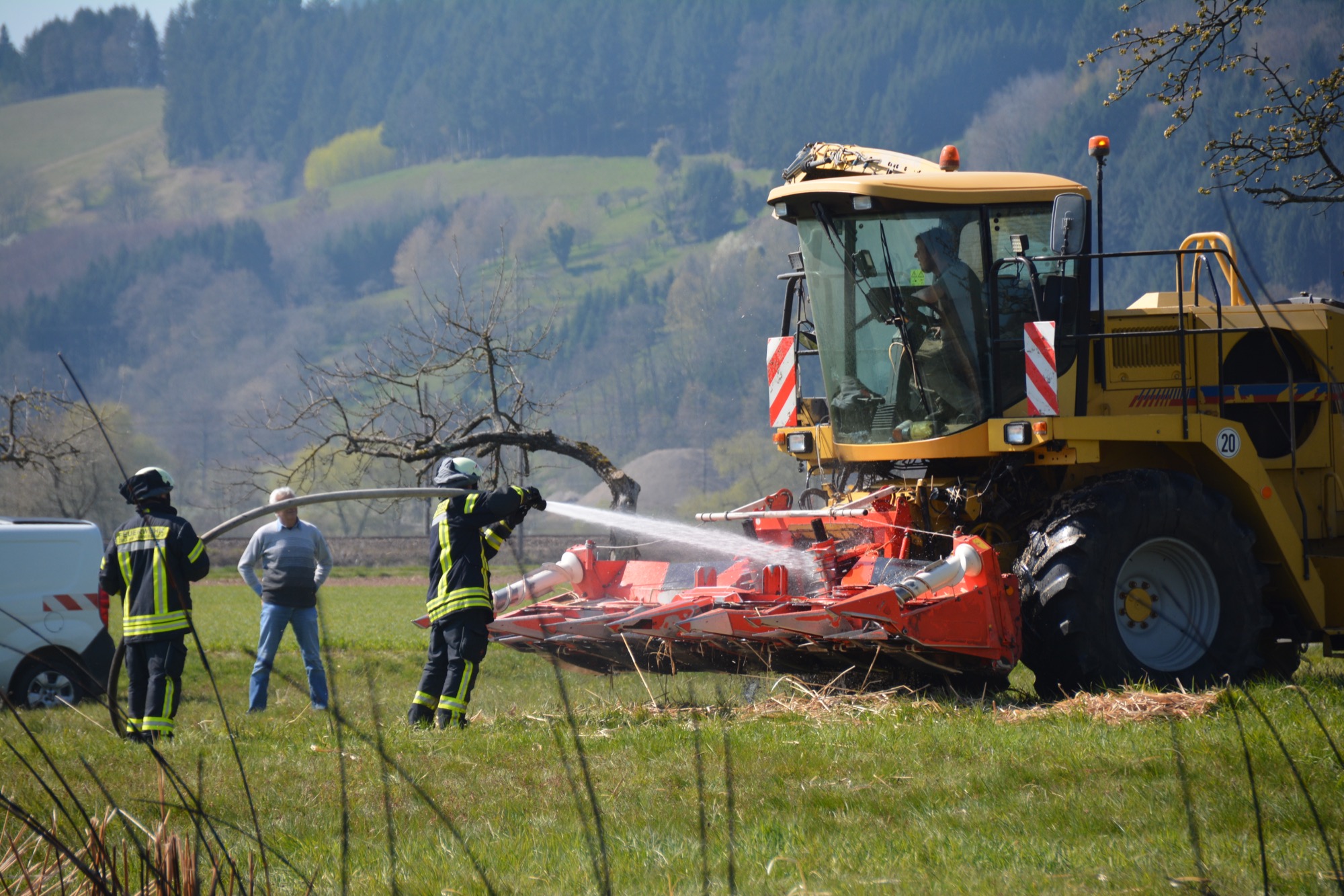 2020-4-6-ZE-UE-hps-Flächenbrand Chinaschilf-DSC_4693 2