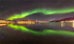Fotograf auf der Jagd nach Polarlichtern