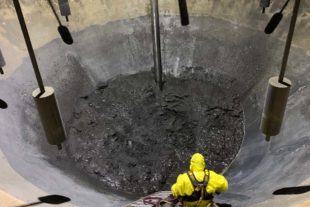 2020-5-11-BI-Aldrin Mattes-Kläranlage-letzte Ablagerungen im Faulbehälter