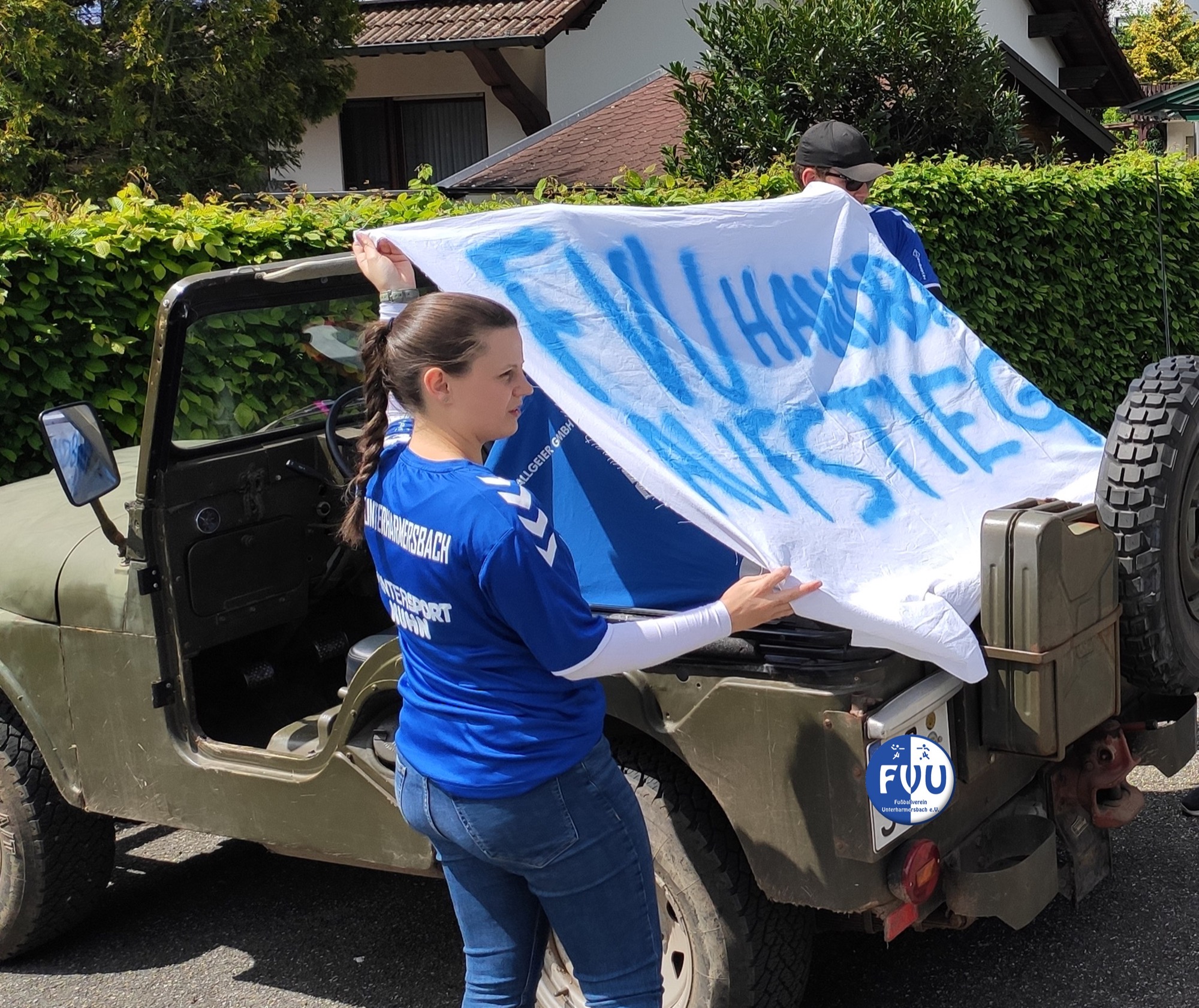 2020-5-6-ZE-UH-Verein-FVU Handball-Aufstieg-04_Jeep Felix