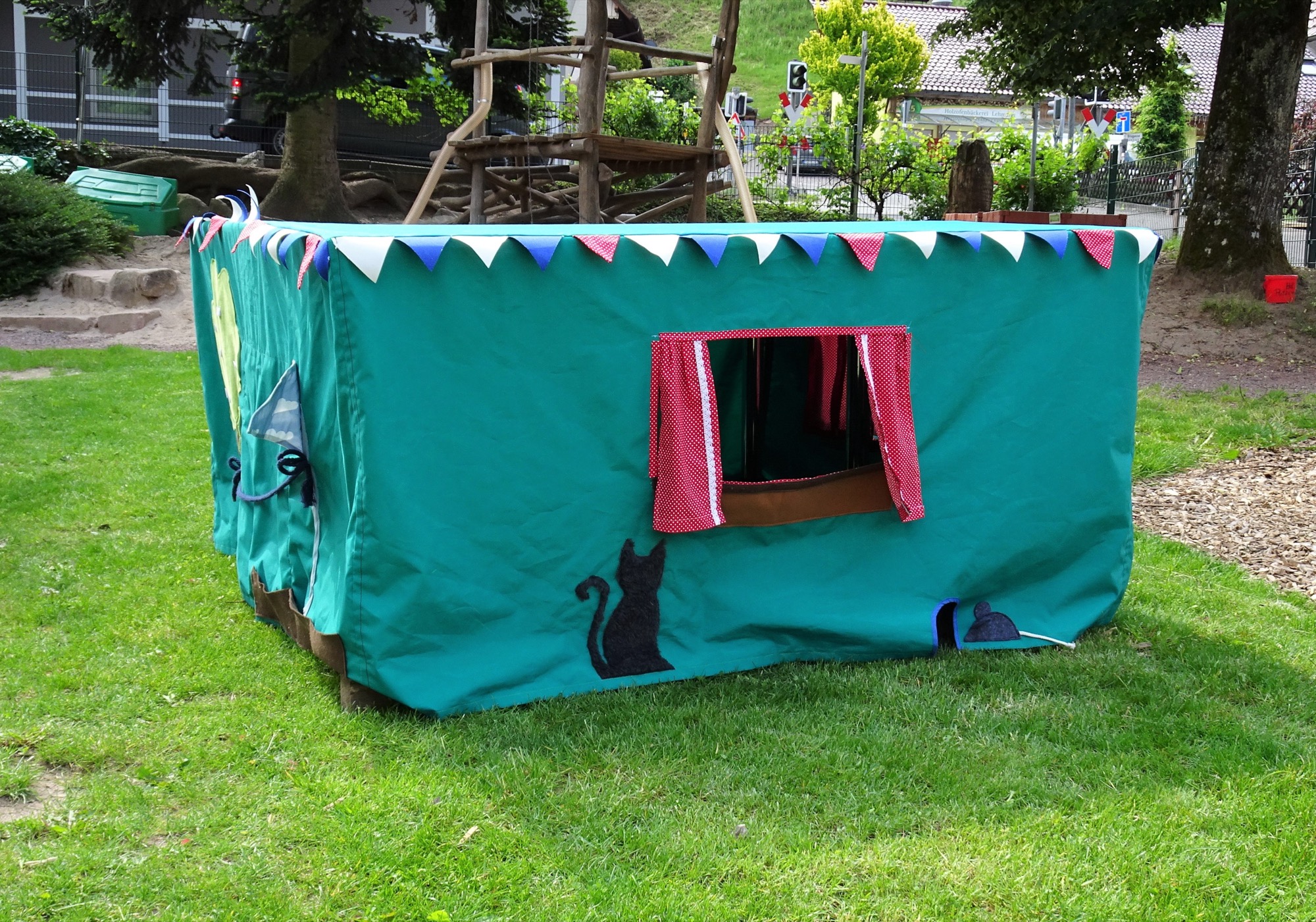 2020-6-12-OH-Marianne Baumann-Kiga Sonnenblume-Spielhaus-DSC00125