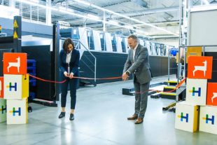 2020-6-17-BI-Susanne Schöneck- Karl Kanuer neue Druckmaschine Karolina_Matysiak_und_Krzystof_Pindral_1