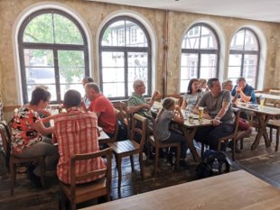 Geschichte der Flößerei auf der Kinzig und des Bierbrauens erkundet