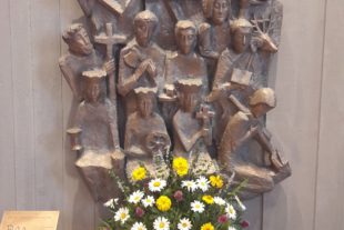 2020-7-13-BI-Ute Baur- NothelferfestFestlich geschmücktes Nothelfer-Relief