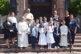 Zehn Erstkommunionkinder feierten in Nordrach einen berührenden »Weißen Sonntag«