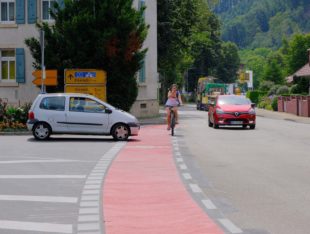 Neuer Schutzstreifen macht den Radverkehr in die Stadt sicherer