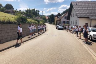 2020-7-22-BI-PB-Helmut Christ-DJK Prinzb- Hochzeit- Spalier für David Beck