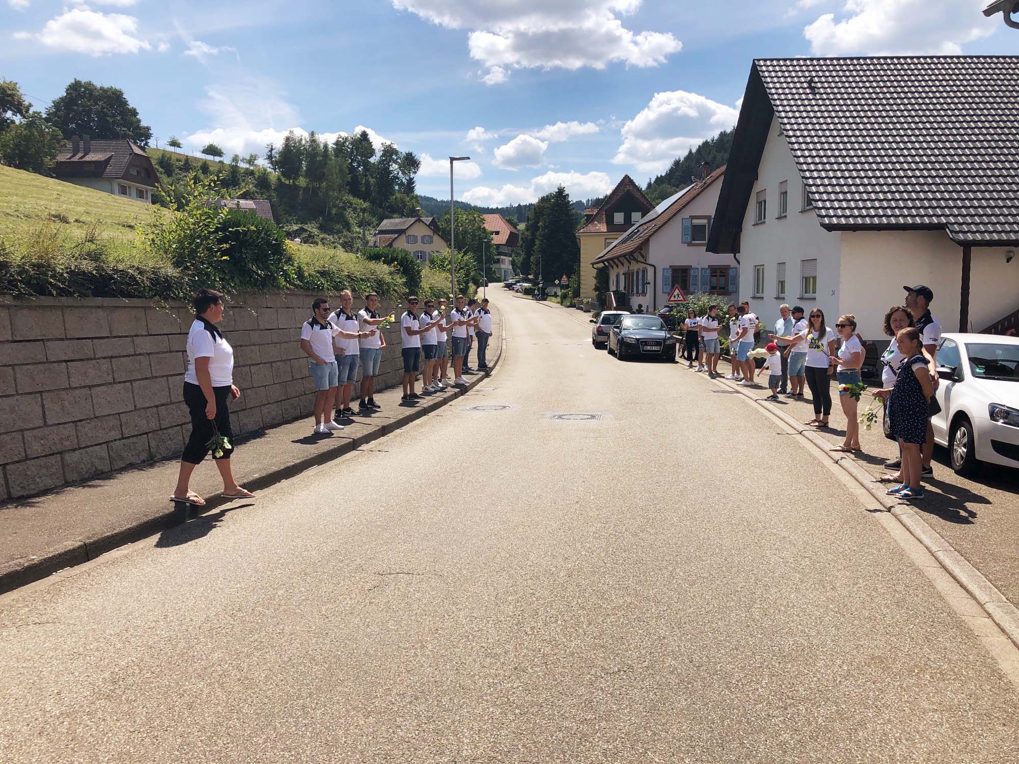 2020-7-22-BI-PB-Helmut Christ-DJK Prinzb- Hochzeit- Spalier für David Beck