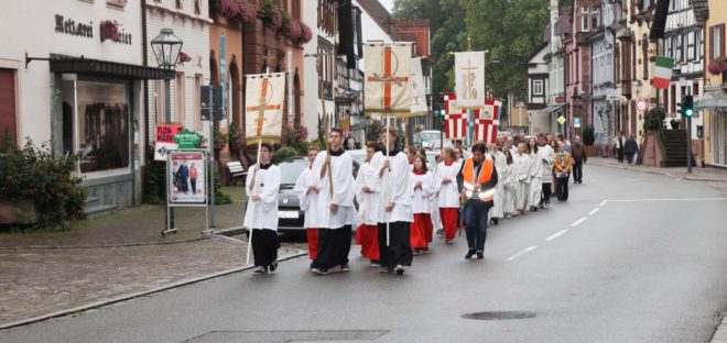 Seelsorgeeinheit Zell am Harmersbach: Alljährliche Gelöbnis­wallfahrt zur Wallfahrtskirche - Pilgerwanderung mit Abstand von Oberharmersbach nach Zell