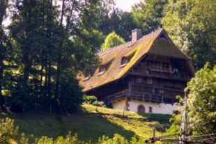 2020-8-5-UE-Erna Schäfer-Wandergruppe UE-Strohdachhaus in Kirnbach-P1020180