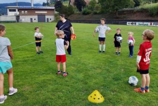 2020-8-7-OH-gkw- Kindersommer Fußball_Team_Besprechung