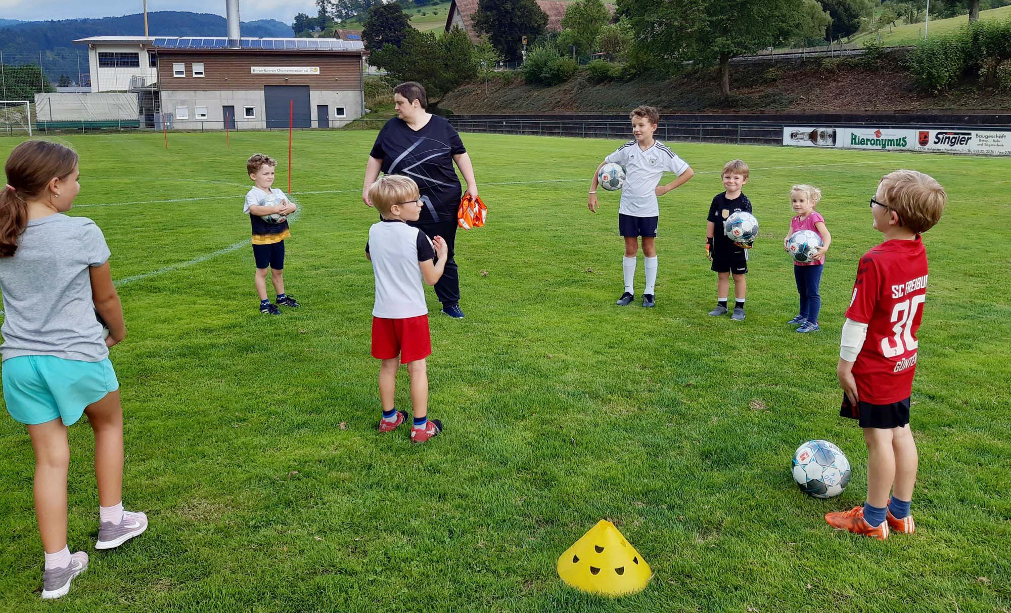 2020-8-7-OH-gkw- Kindersommer Fußball_Team_Besprechung