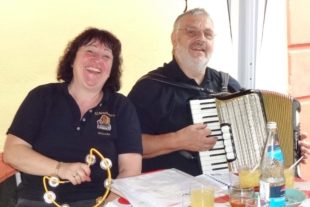 2019-9-25-ZE-Waltraud Baumann-Mostfest-Neuhausen-Blue Sky