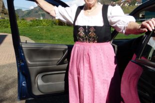 2020-10-1-NO-bia-Sofie Bürkle-Auto hoch - Kopie