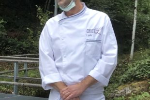 2020-10-16-NO-Gemeinde-Moospfaff-Monat-Egbert Laifer stellt die Moospfaffpraline vor