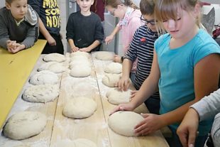 2020-10-16-OH-Judith Müller-Spendenübergabe-Herzklopfen-Brotbacken 1