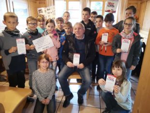 Kommunionkinder spenden an Verein »Herzklopfen« 728 Euro