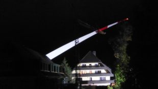 Dritter Flügel ist beim Windpark Hohenlochen eingetroffen