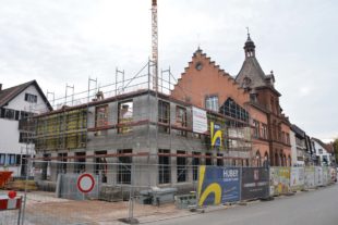Rathauserweiterung mit weniger Glas, aber mehr Kupfer und Holz