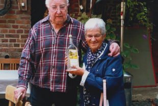 2020-10-28-ZE-UH-Klaus Angel-Überraschender Besuch-Präsent-Clemens Bertram