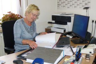2020-11-13-OH-bia-Anna Rombach-Am Schreibtisch 1