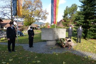 2020-11-16-BI-bia-Volkstrauertag-Kranz