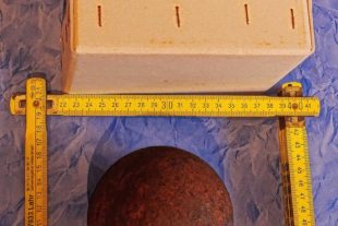 2020-11-20-OH-tg-Historischer Fund im Wald-Kanonenkugel-201118_Bild_3