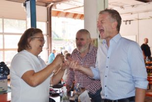 2020-11-6-ZE-bia-Margit Wohlgethan-u-Blutzuckermessung bei Chef Volker Halbe