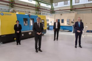 2020-12-16-NO-Firma Junker-Verabschiedung Mayer-Foto Geschäftsführung Erwin Junker Maschinenfabrik mit Herrn Rochus Mayer
