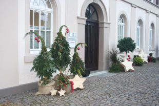 2020-12-4-NO-bia-Nordi-Erlebnisweg-Rathaus weihnachtlich