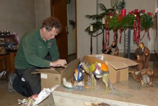 2021-1-8-OH-bia-Thomas Lehmann-u-Figuren auspacken