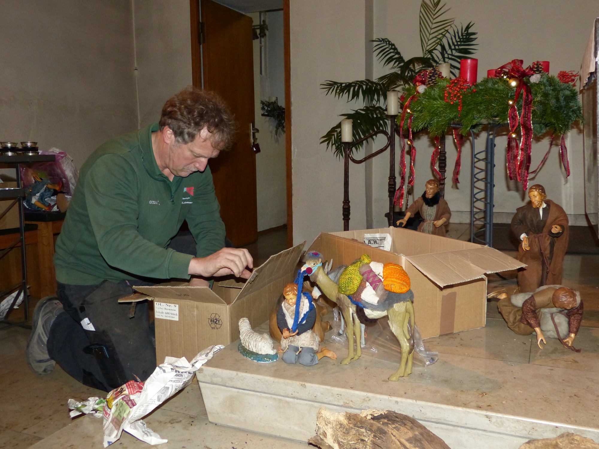 2021-1-8-OH-bia-Thomas Lehmann-u-Figuren auspacken