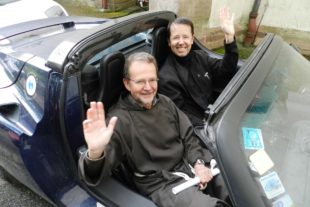 2021-3-17-ZE-hpw-Wallfahrtskirche-E-Ladestation-Bruder Karl+Rafael de mestre 028