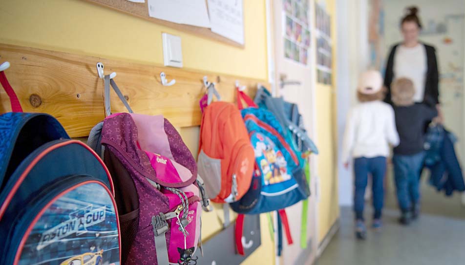 ARCHIV - 24.04.2019, Brandenburg, Wandlitz: Kinderrucksäcke hä