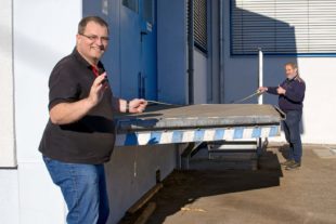 2021-4-1-BI-Gerhard Grosse-Unimog Schlepper- Aprilscherz-Clubheim02 V2