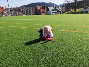 Alleine auf dem Fußballplatz